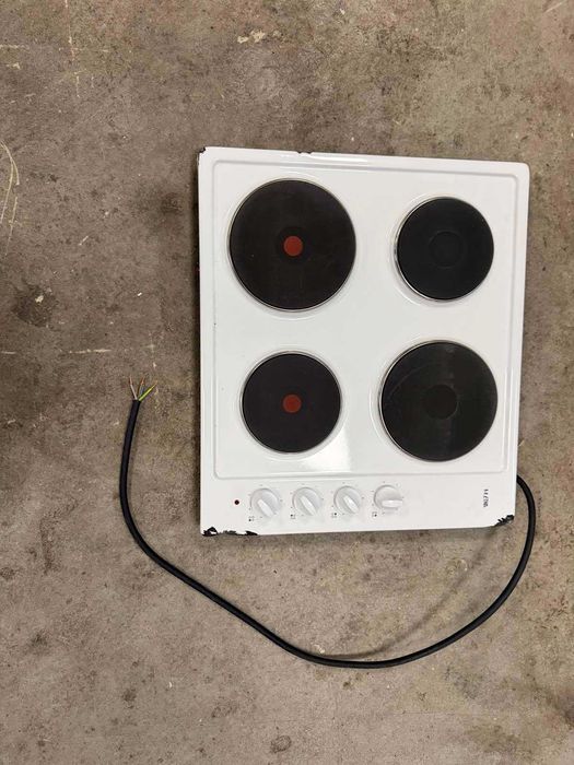 Eлектрически котлон 4 зони - ETNA KEV158WIT с транпортен дефект