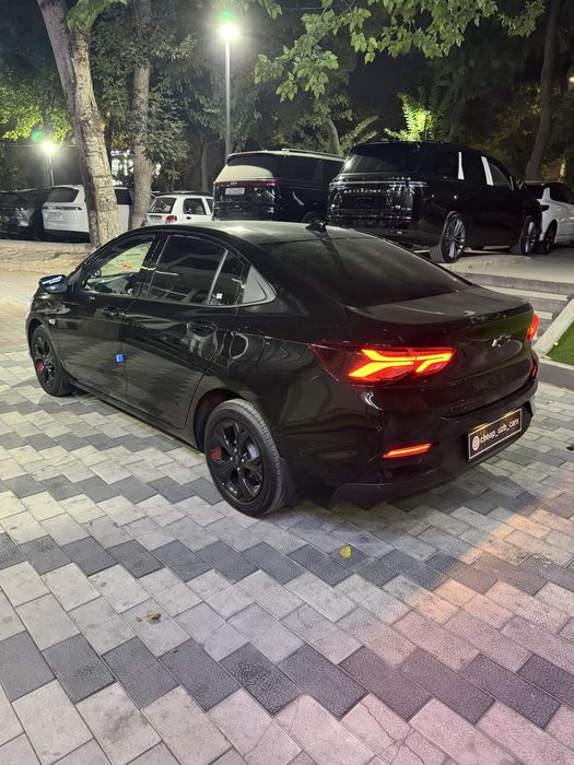 Chevrolet Onix redline