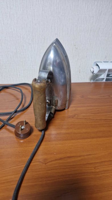 Антикварный утюг, советский, 1955 год, в отличном состоянии, рабочий