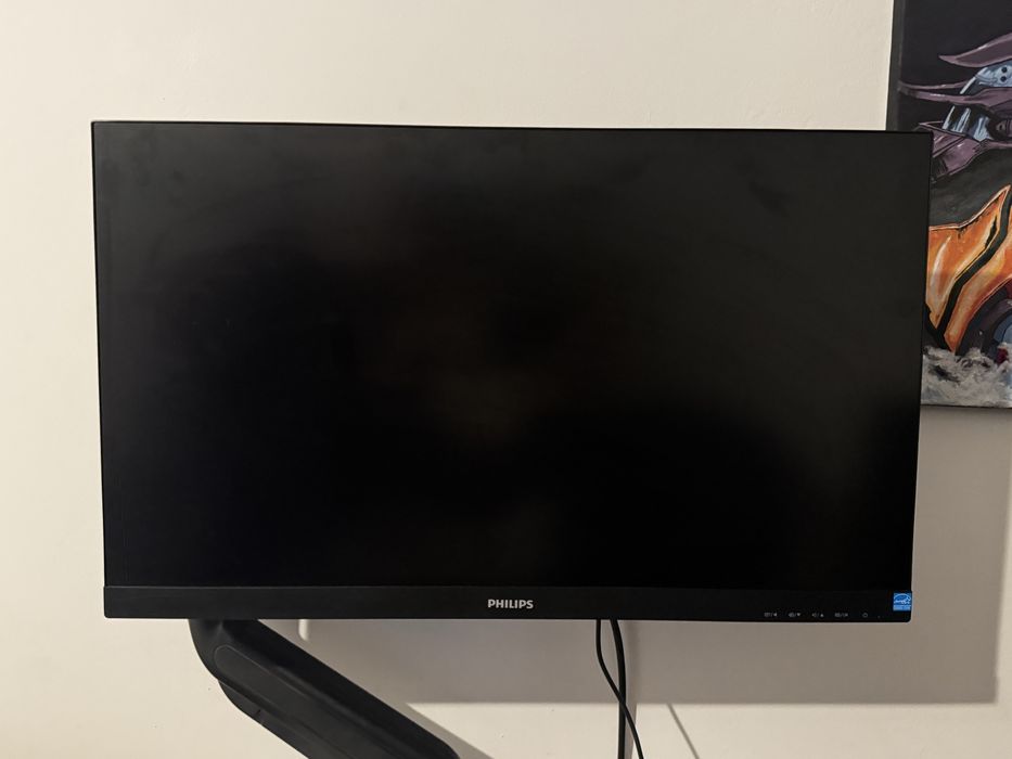 Monitor Full HD, VA, 144Hz cu suport de birou