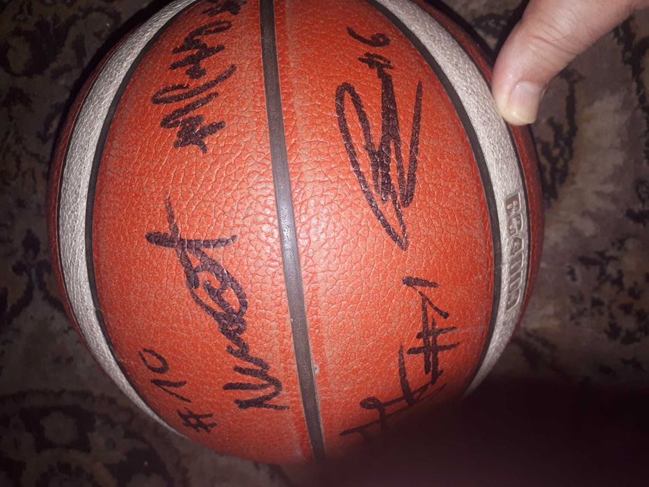 CSO Voluntari Minge Baschet cu autografe Banii merg la un baiat bolnav