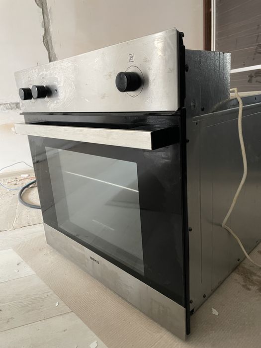 Vand cuptor Beko incorporabil pe gaz
