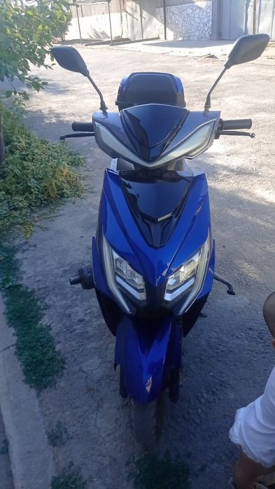 Скутер Ларгус 01