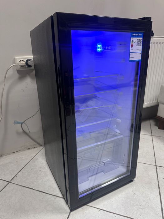 Xolodilnik Vitrina Mini  yangi