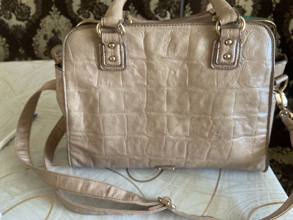 Сумку женскую добротную Aldo