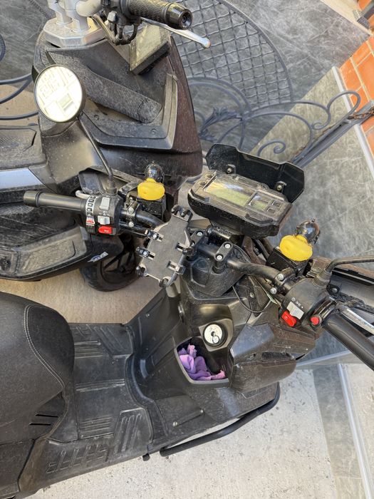 Срочно продаётся.  2 скутера ,  N-Max 180 куб.  и  Tank 150 куб 2025