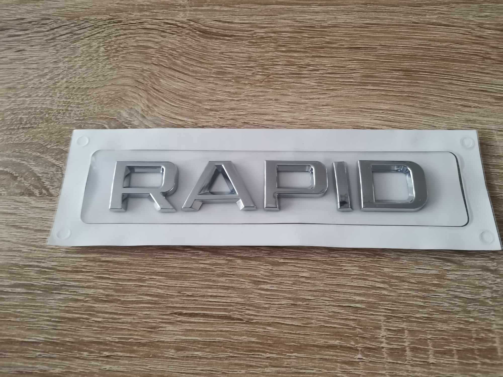 сребрист надпис Skoda Rapid емблеми лого