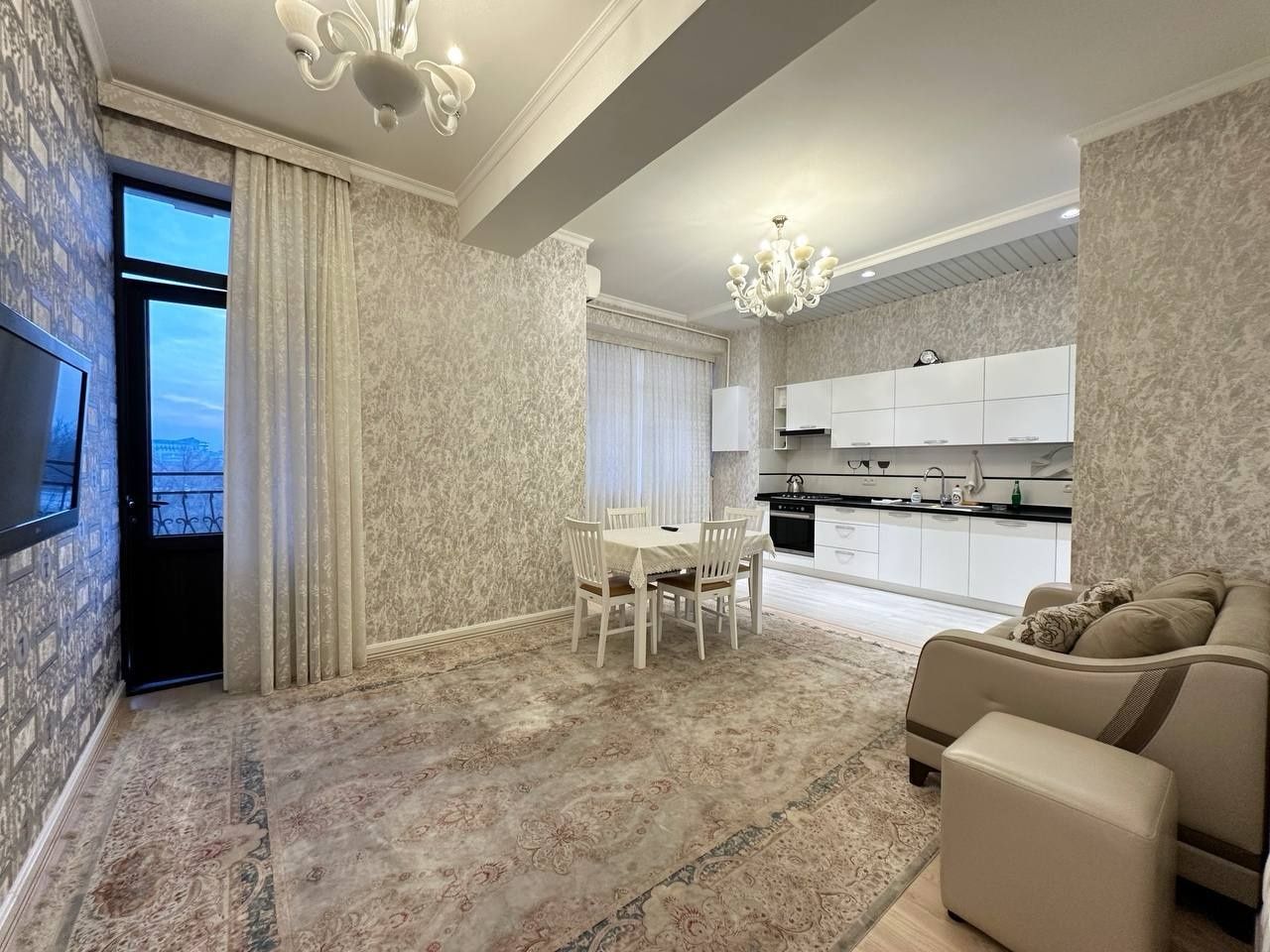 Maksim Gorkiy. 4/6/9. 142m2. Yevro.