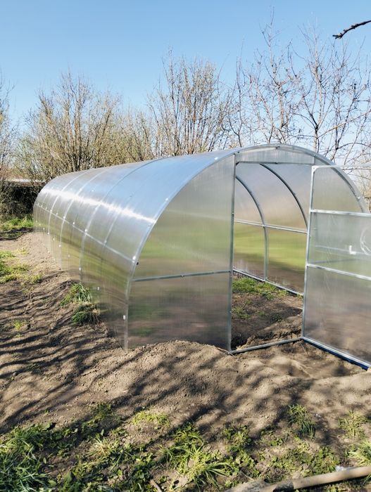 Теплица и брудера недорого продам