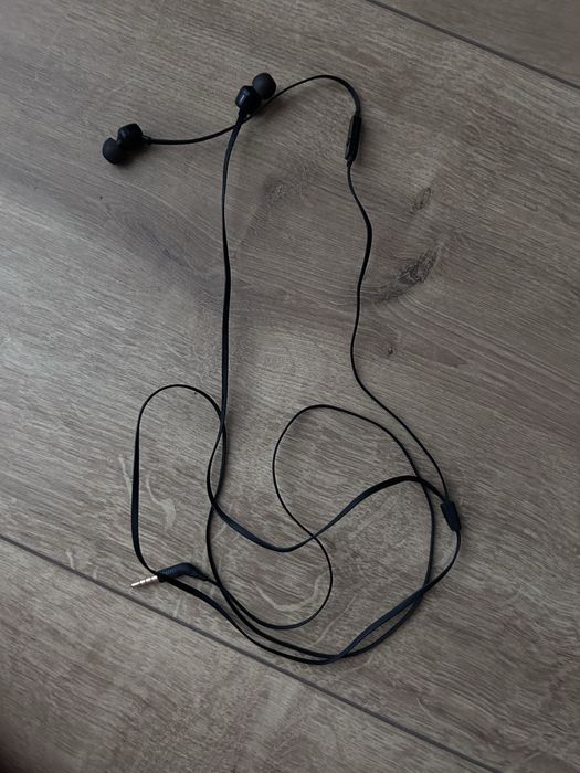 Căști JBL In-Ear cu fir – Sunet clar și bass puternic!