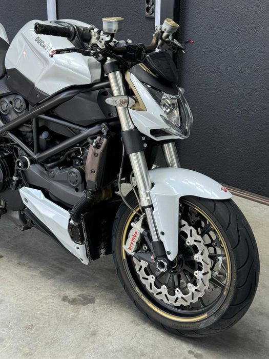 Ducati sttreetfighter