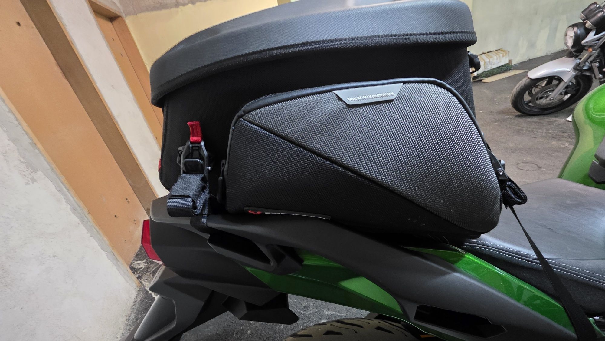 Мото чанта за опашка SW-Motech PRO Rearbag 22-34L