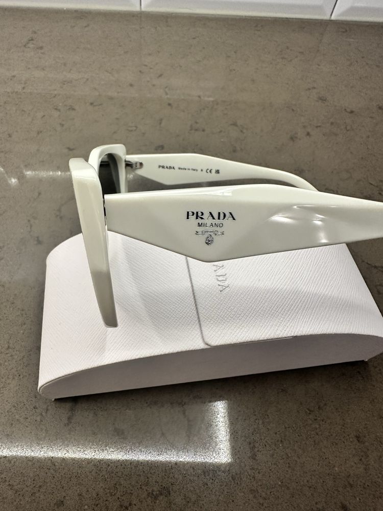 Оригинални слънчеви очила Prada