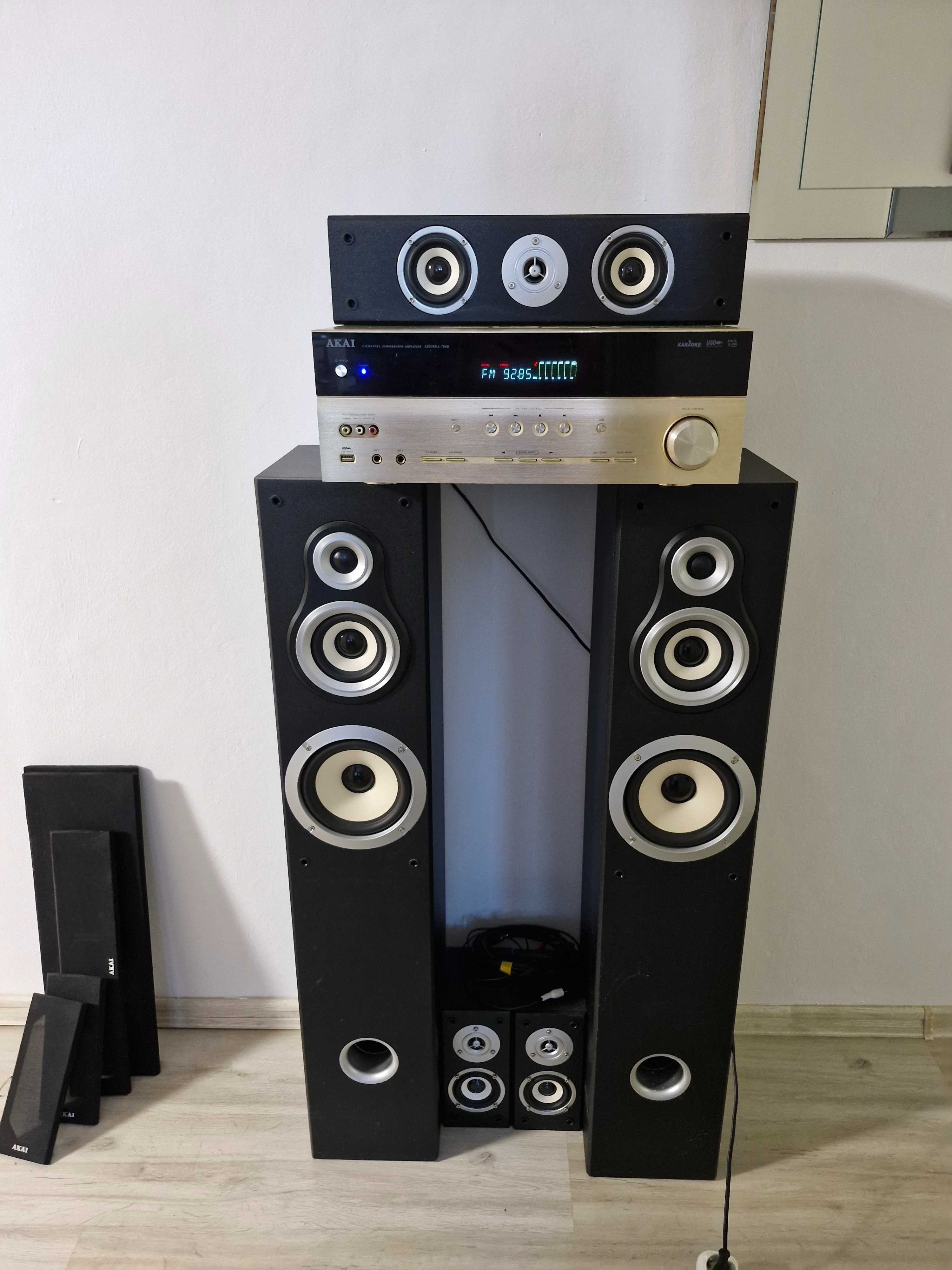 Sistem karaoke Akai 5.1. 700 lei