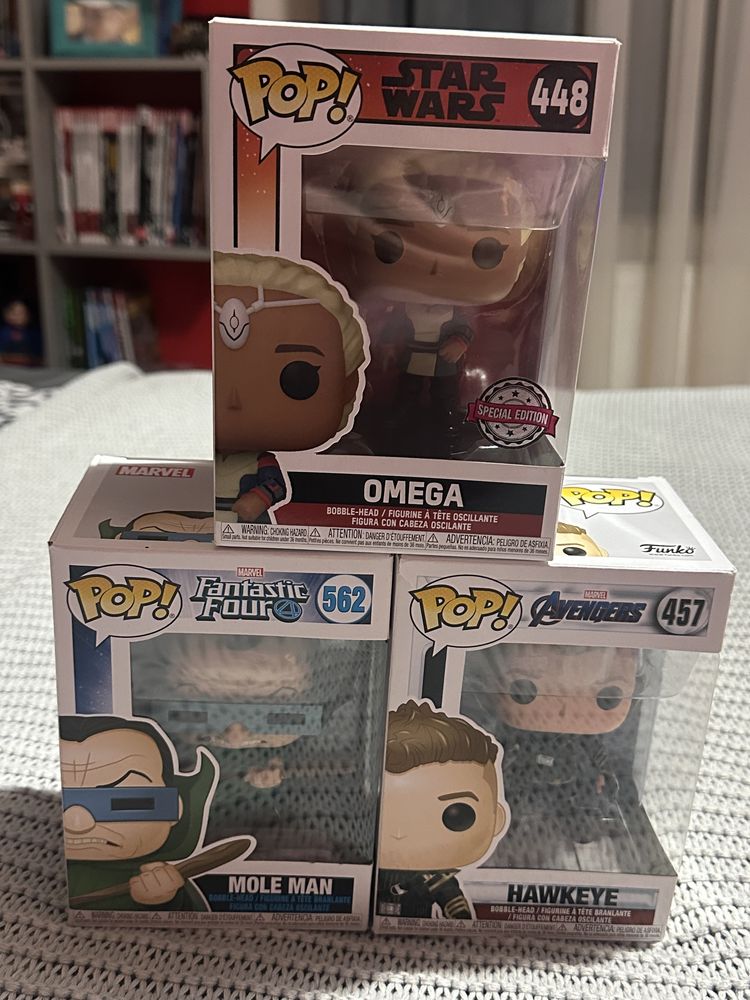 Vand funko popuri si benzi desenate(comic books ) in engleza