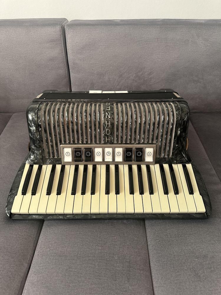 Acordeon Hohner 96 basi