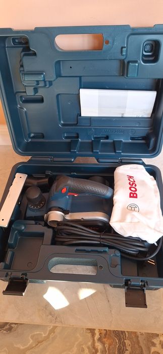 Vând rindea electrică Bosch