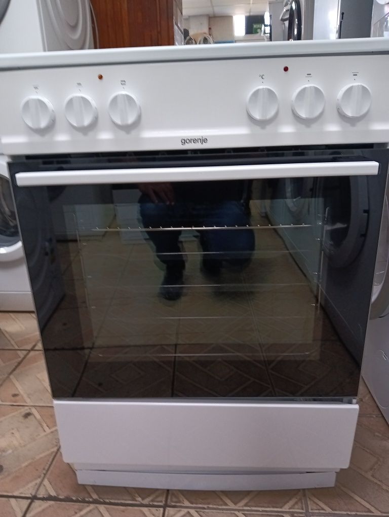 Свободно стояща печка скерамичен плот Gorenje 2 години Гаранция!