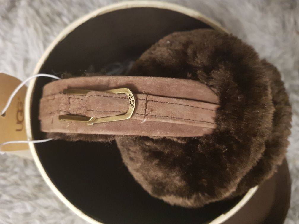 Vând căști UGG originale