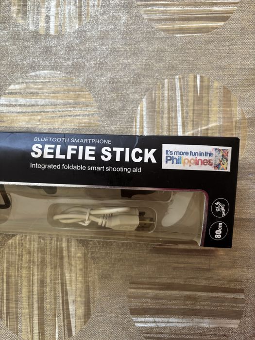 Нов селфи стик с бутон за снимане и зарядно