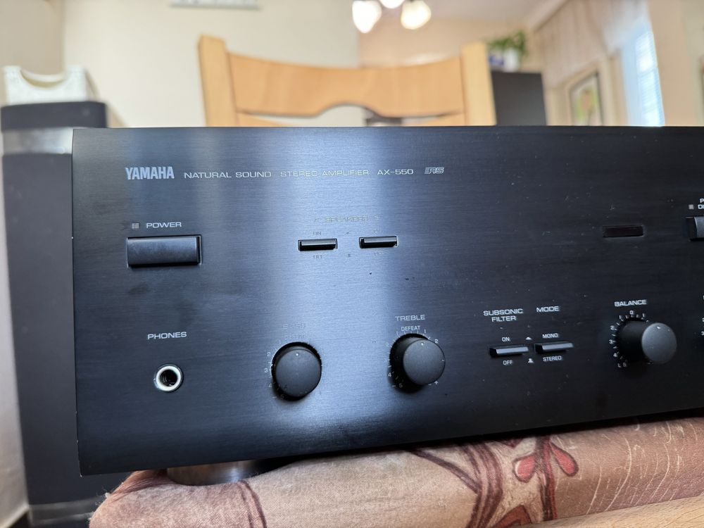 Качествен стерео усилвател Yamaha AX-550