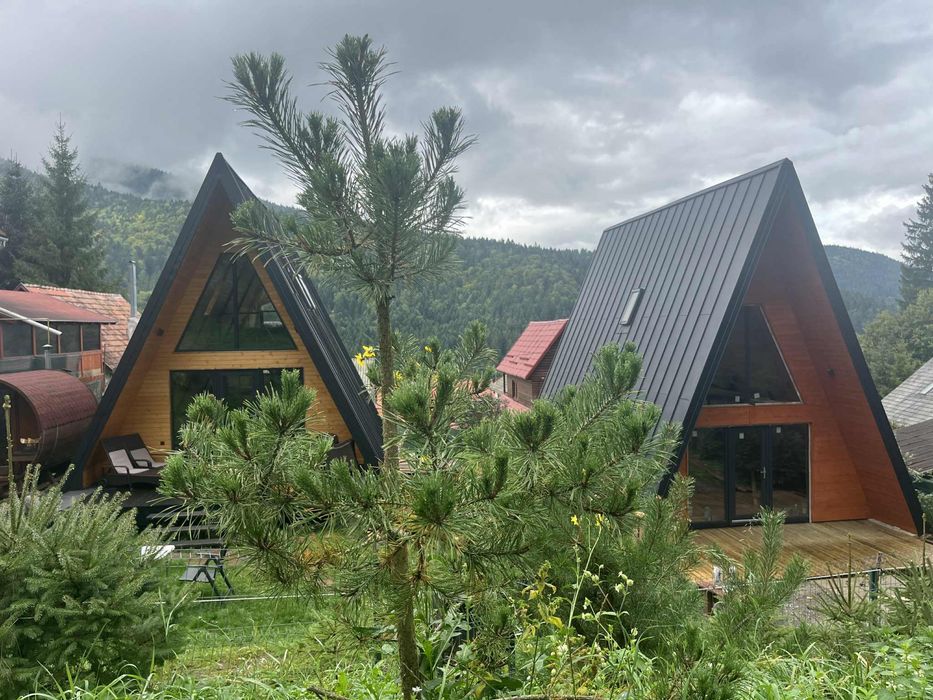 2 Cabane A frame, ciubar, sauna, gratar