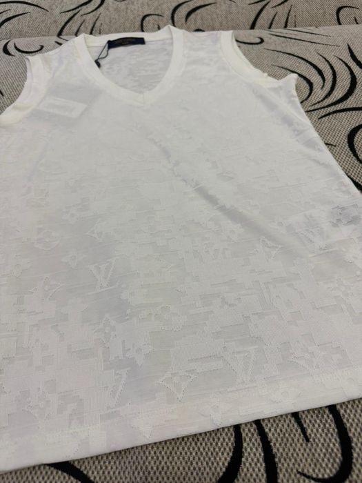 Maieu Louis Vuitton alb nou