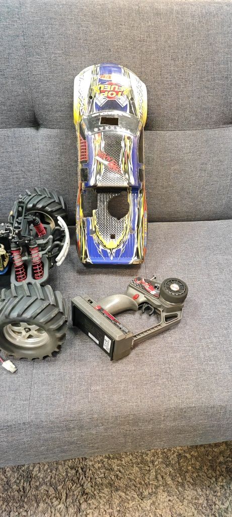 Traxxas T-Maxx 1/8 Нитро класически радиоуправляем монстър
