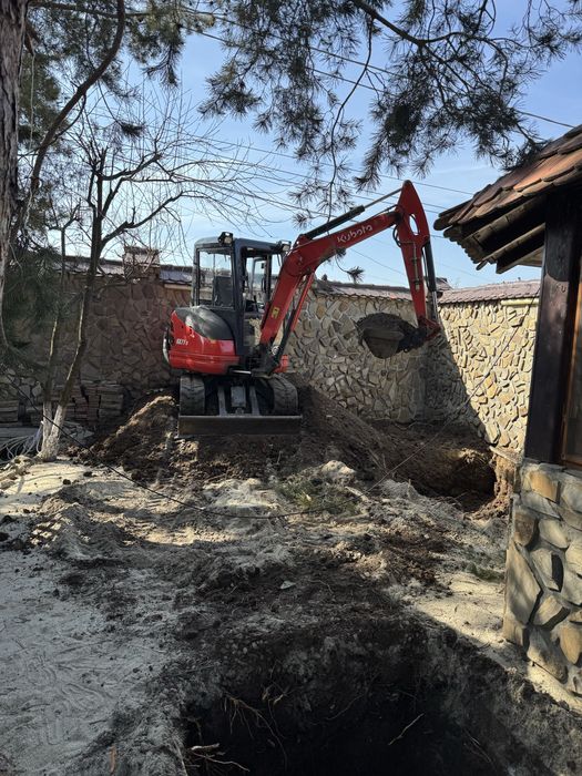 De inchiriat miniexcavator 2,7 t