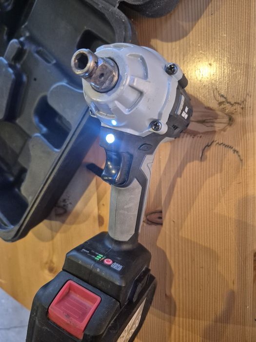 Pistol cu impact