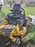 Tractoraș profesional Hustler raptor xdx eventual schimb cu auto ,atv