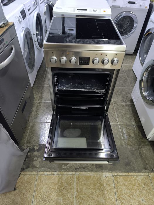 Свободностояща печка Gorenje E54V3-E7  с керамичен плот  чисто нова .