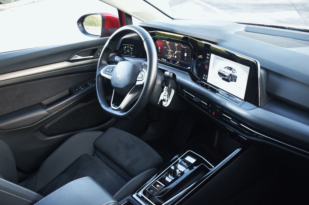 Volkswagen Golf 8 1.5 eTSI DSG | 2023 | 15.000 km | automată Impecabil