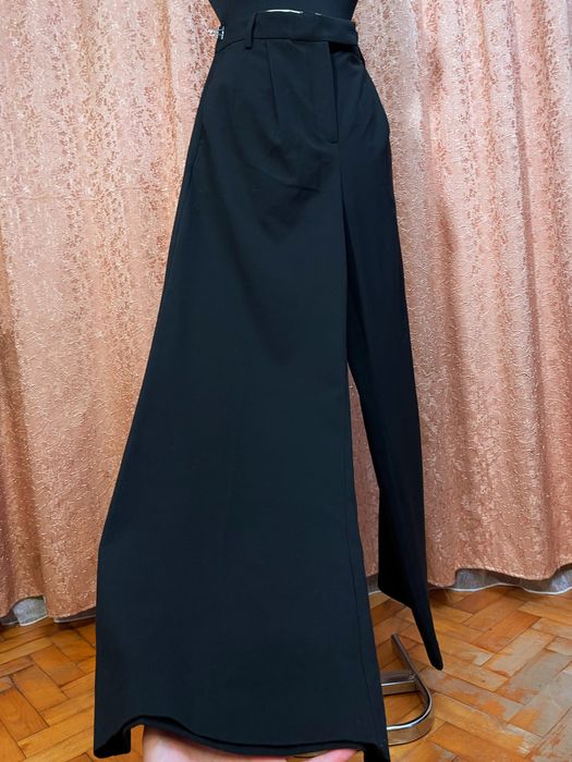 Pantaloni eleganți evazați