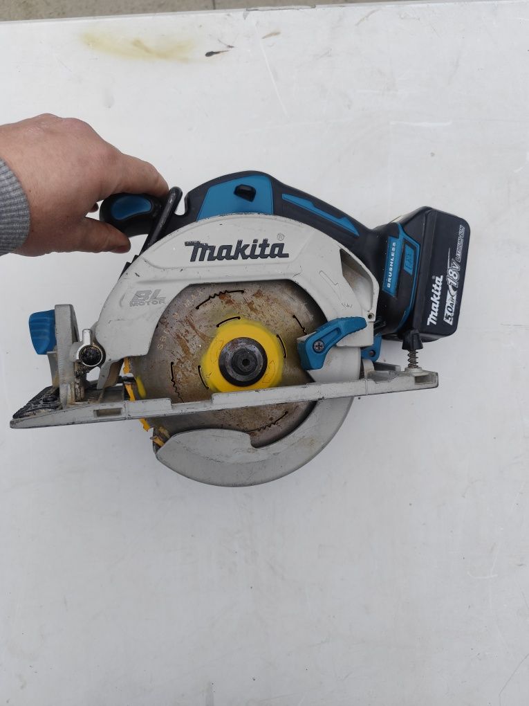 Безчетков акумулаторен ръчен циркуляр Макита Makita DHS680 + 5Ah