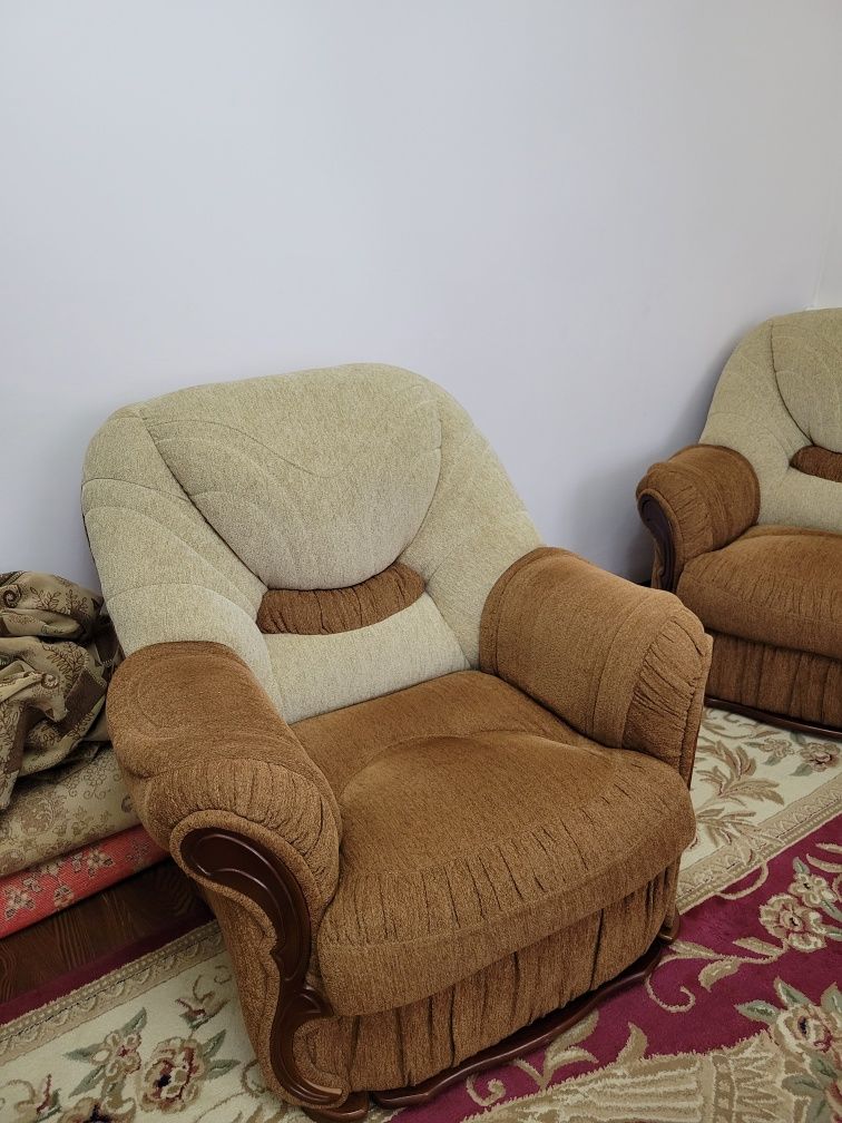 Комплект мебели(раскладной диван-кровать и два кресла)