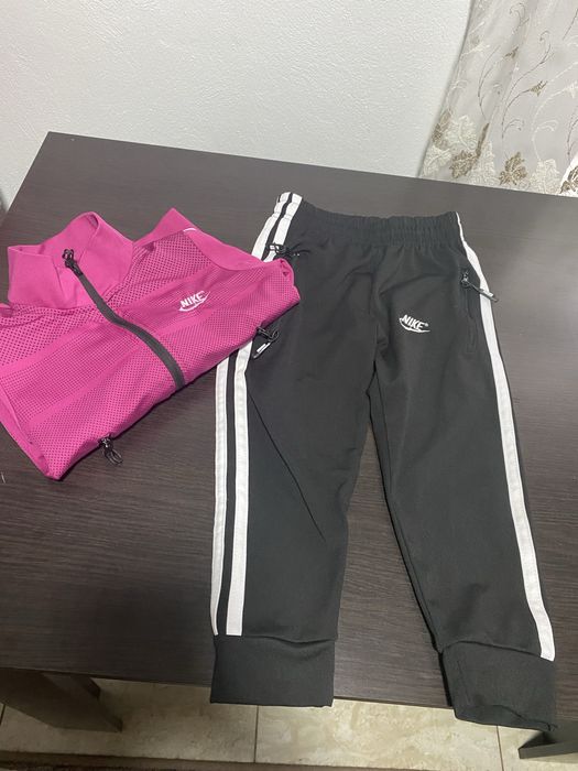 Vand trening fete in stare foarte buna