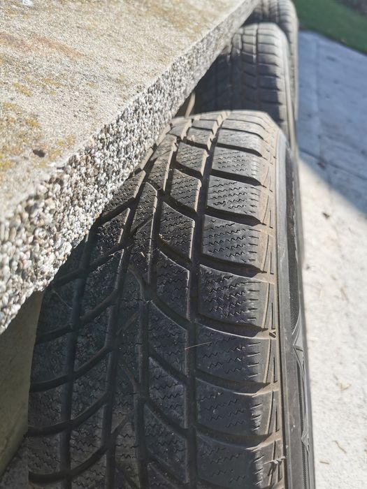 3 броя зимни гуми hankook 205 70 15
