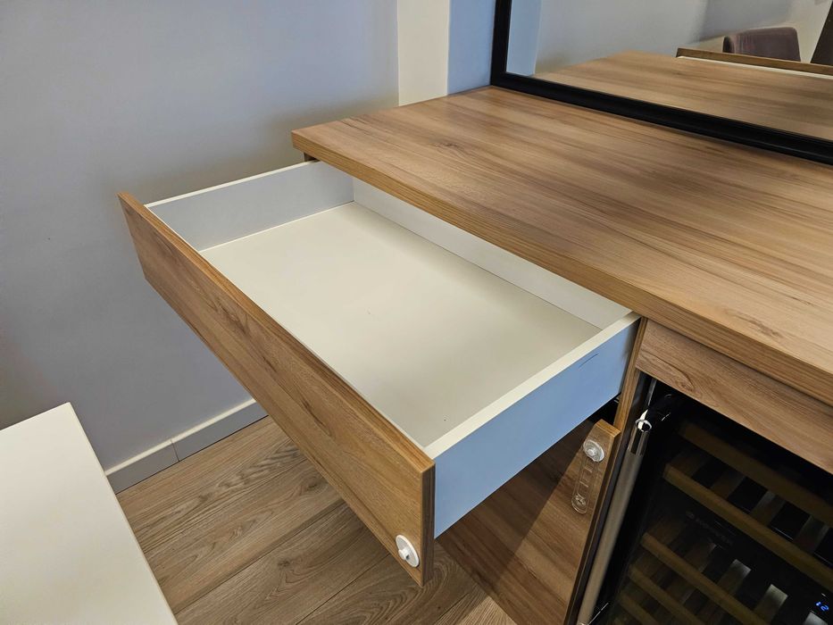 Vand comoda living - mobila cu oglinda PAL