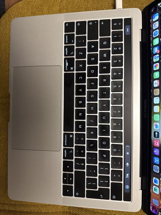 Vand mscbook pro 2019 touchbar i5 sau schimb cu procesor 5800x3D