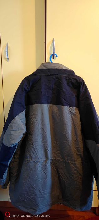 Vând Geaca de iarna maro xl