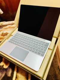 Laptop ultraportabil Microsoft Surface Go