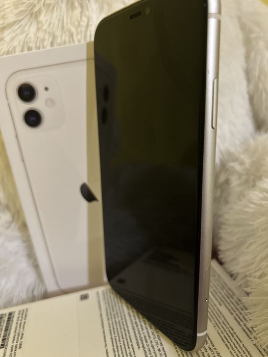 Vand iPhone 11 in stare impecabila , folosit inca de la inceput cu hus