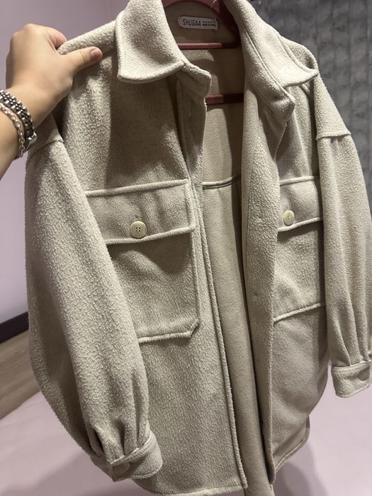 Бежова риза-яке