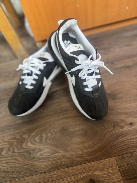 Vand adidasi nike