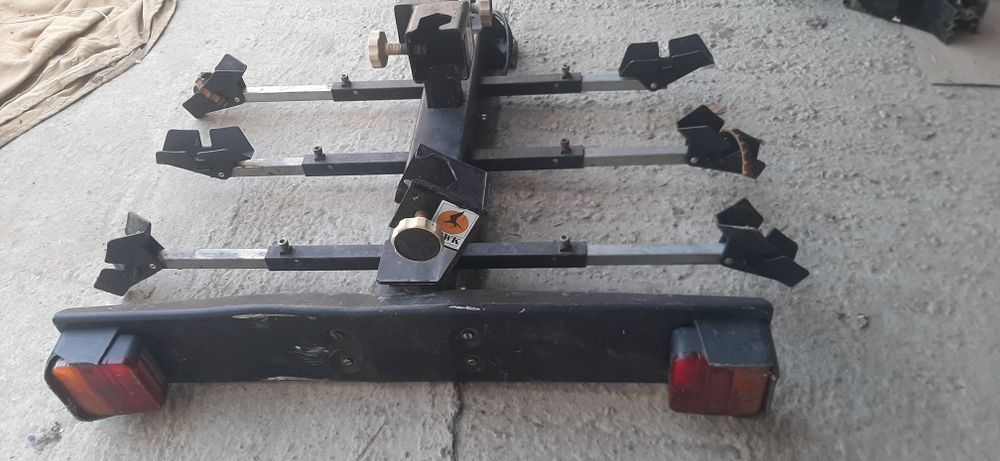 Suport pe cârlig pentru 3 biciclete