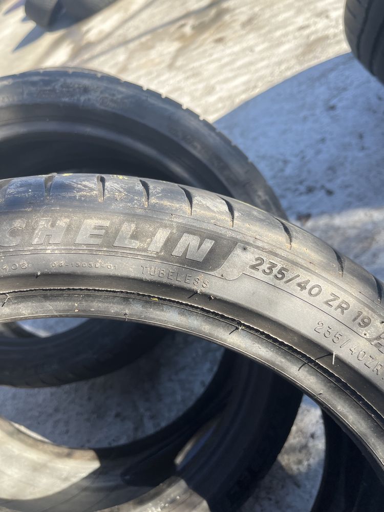 Летни гуми 235/40/19