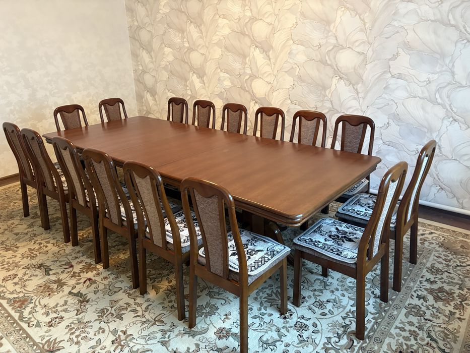 Стол со стульями