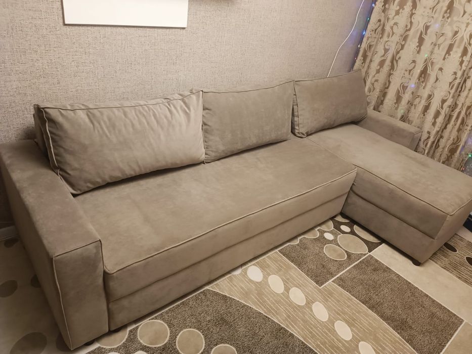 Продам диван с подушками