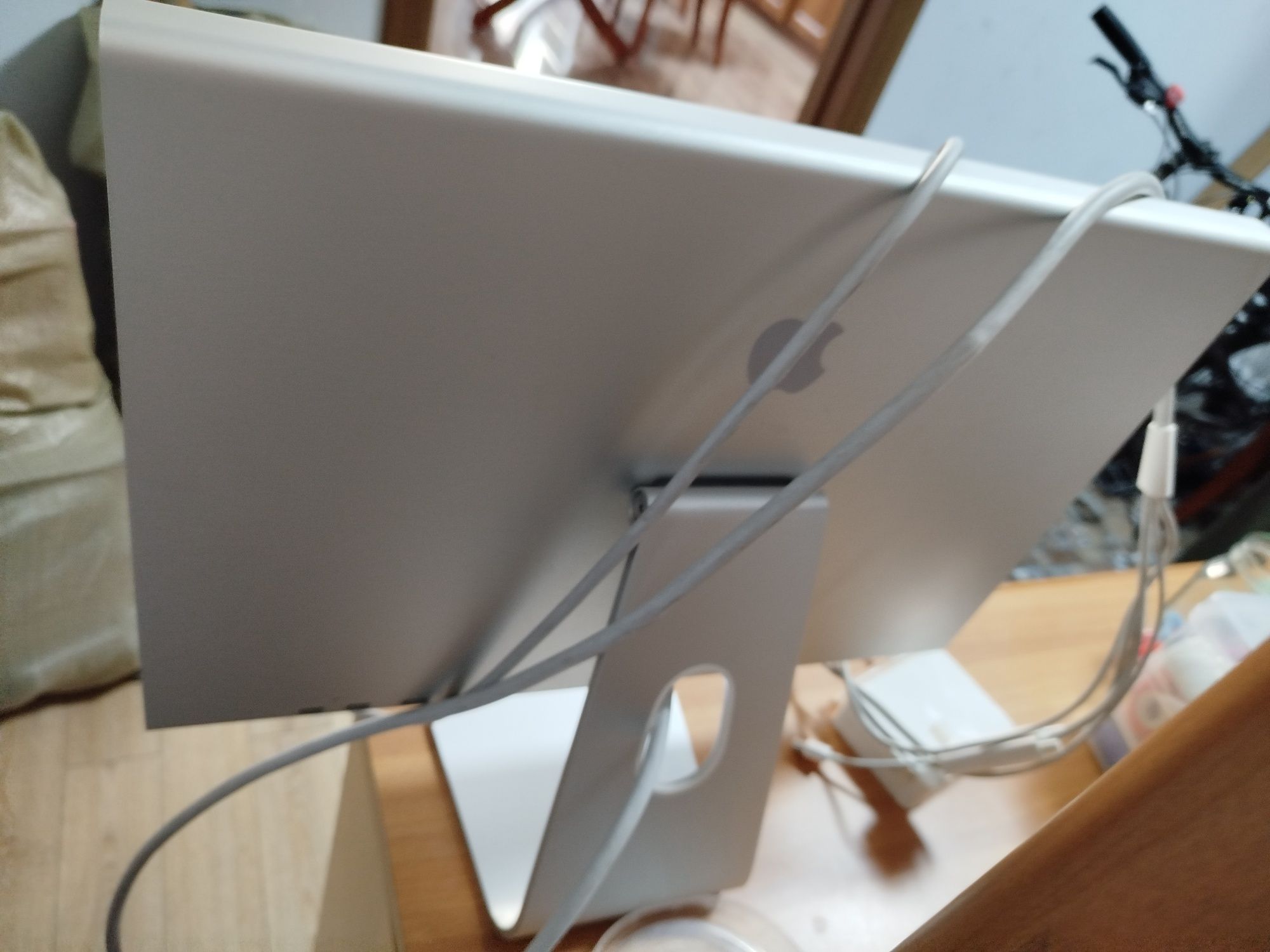 Продам монитор Apple Cinema Display